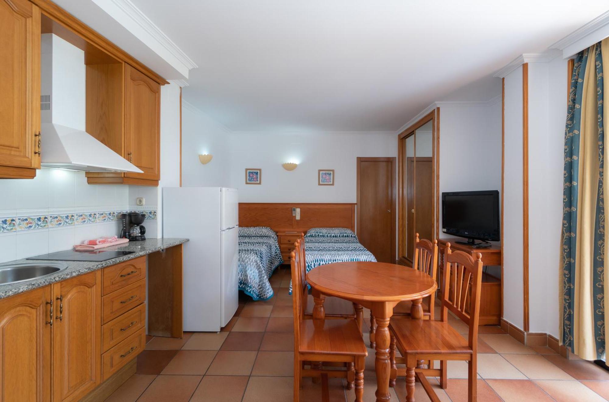 Apartamentos Leonor Carihuela Torremolinos Pokoj fotografie