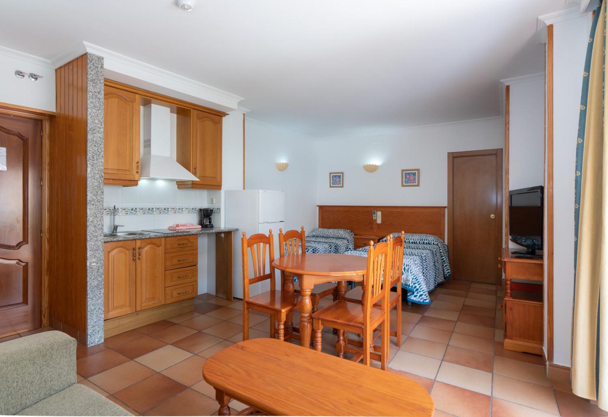 Apartamentos Leonor Carihuela Torremolinos Pokoj fotografie