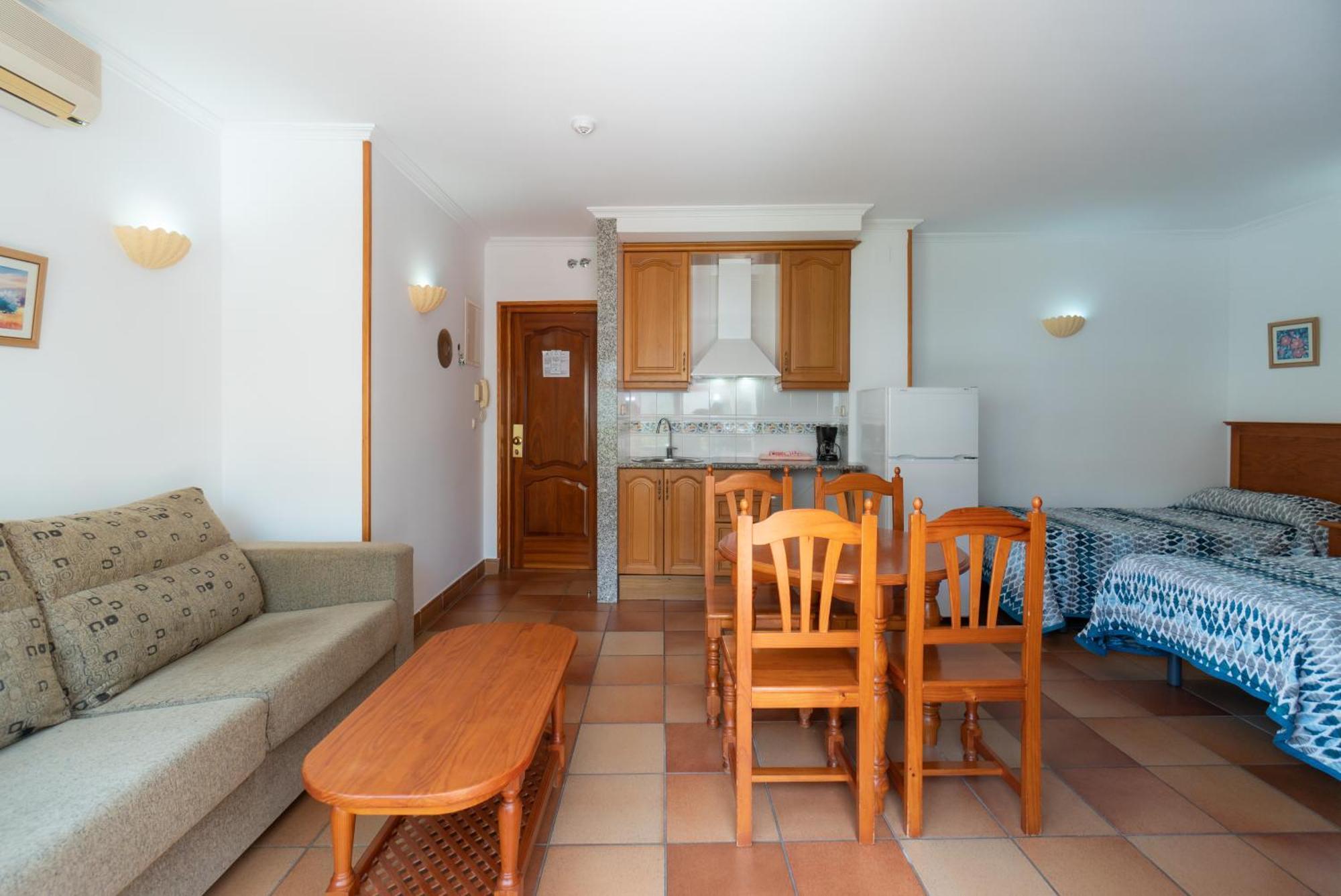 Apartamentos Leonor Carihuela Torremolinos Pokoj fotografie