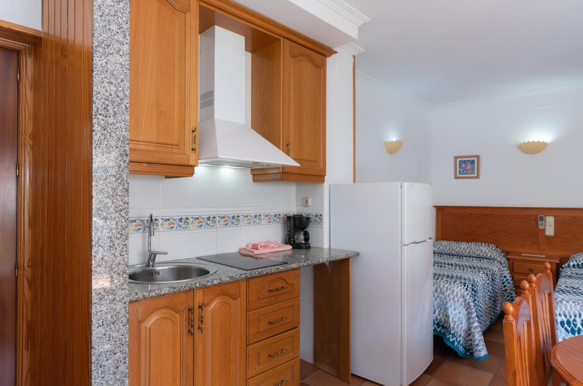 Apartamentos Leonor Carihuela Torremolinos Pokoj fotografie